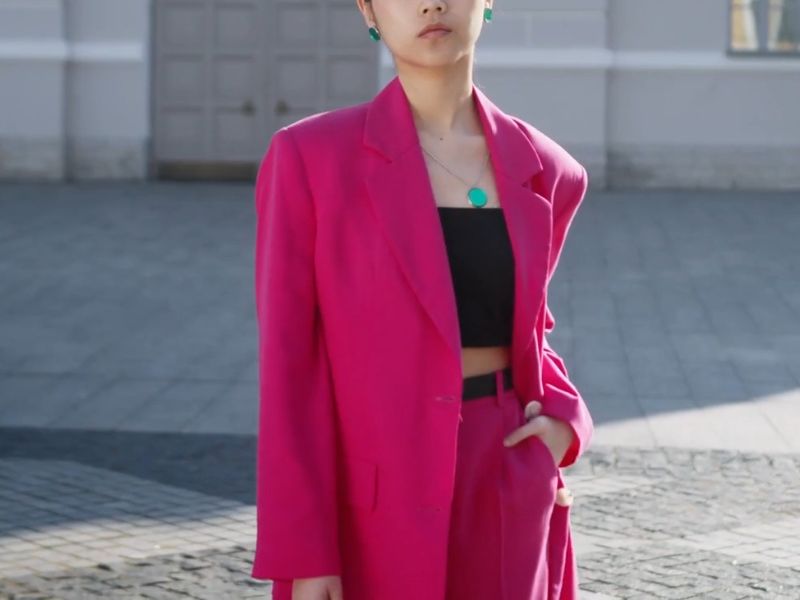 Stil preduzetnice odražava njenu profesiju, spaja estetiku, udobnost, poverenje i poslovnu organizovanost.