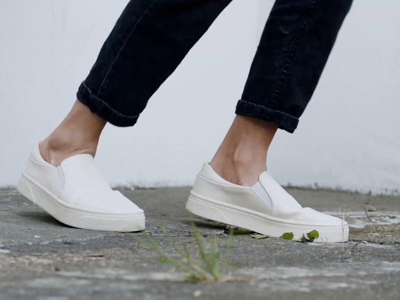 Letnje bele ženske mokasine